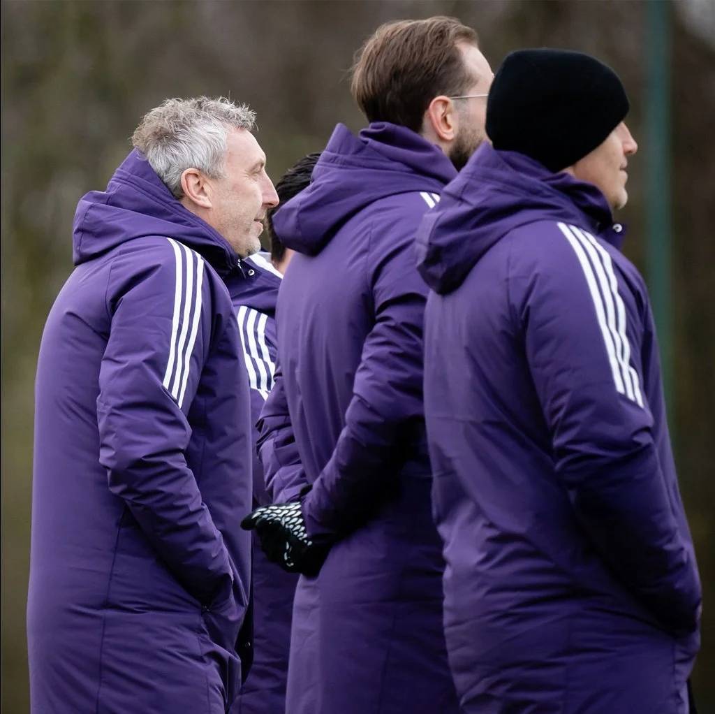 冬窗零投入！11胜才能进欧冠，卡里克首战曼城能破局？